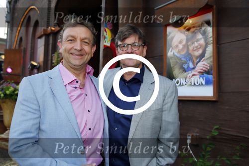 Amsterdam 11 mei 2015 
Jon v Eerd en zijn partner Ton vieren hun 30 jarig huwelijk met een feest met vele collega\'s