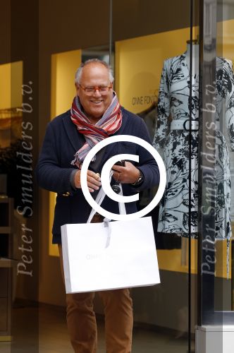 Amsterdam 9 juni 2015
Joop Braakhekke doet boodschappen op de pc hooftstraat
