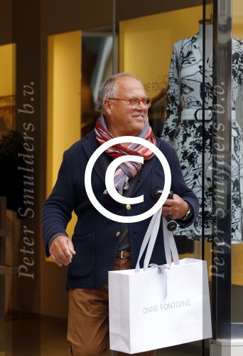 Amsterdam 9 juni 2015
Joop Braakhekke doet boodschappen op de pc hooftstraat