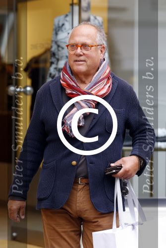 Amsterdam 9 juni 2015
Joop Braakhekke doet boodschappen op de pc hooftstraat