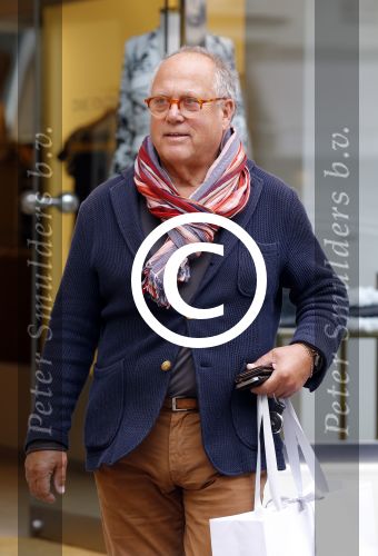 Amsterdam 9 juni 2015
Joop Braakhekke doet boodschappen op de pc hooftstraat