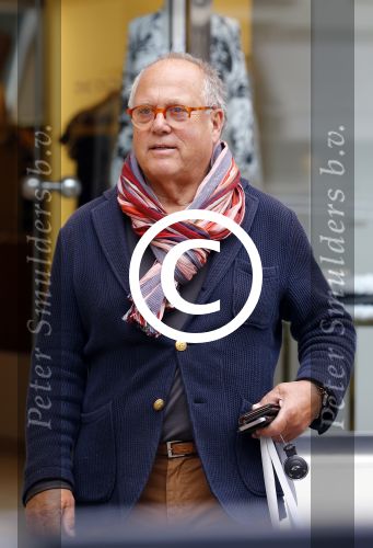Amsterdam 9 juni 2015
Joop Braakhekke doet boodschappen op de pc hooftstraat