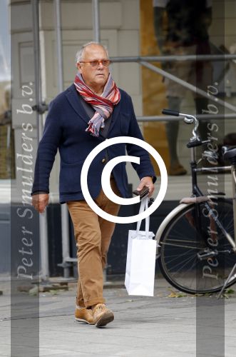 Amsterdam 9 juni 2015
Joop Braakhekke doet boodschappen op de pc hooftstraat