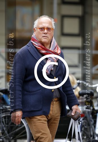 Amsterdam 9 juni 2015
Joop Braakhekke doet boodschappen op de pc hooftstraat