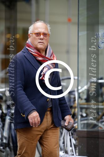 Amsterdam 9 juni 2015
Joop Braakhekke doet boodschappen op de pc hooftstraat