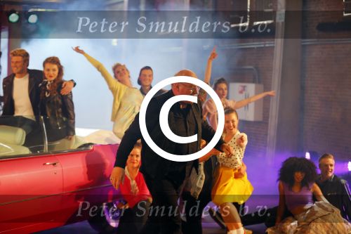 Amsterdam 8 mei 2015  
Albert Verlinde presenteert de cast van Grease met oaTim Douwsma , Vajen van den Bosch Rene v Kooten Tommie Christiaan en Mylene d\'Anjou.
De presentatie is bij de westergasfabriek. Jos v Zoelen
