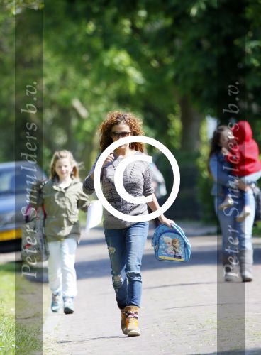 Zuiderwoude 28 mei 2015
Katja Schuurman op straat