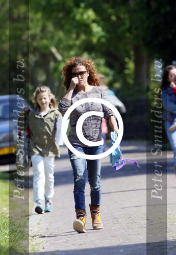 Zuiderwoude 28 mei 2015
Katja Schuurman op straat