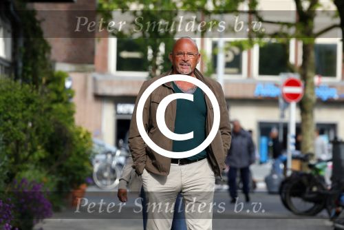 Amsterdam 17 mei 2015
Amanda Beekman en haar vriend Harrie Kolen gaan ijsje eten met Yasmijn Michelle en Achilles Krabbe en met Kees en Marja Beekman (ouders)