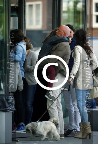 Amsterdam 17 mei 2015
Amanda Beekman en haar vriend Harrie Kolen gaan ijsje eten met Yasmijn Michelle en Achilles Krabbe en met Kees en Marja Beekman (ouders)