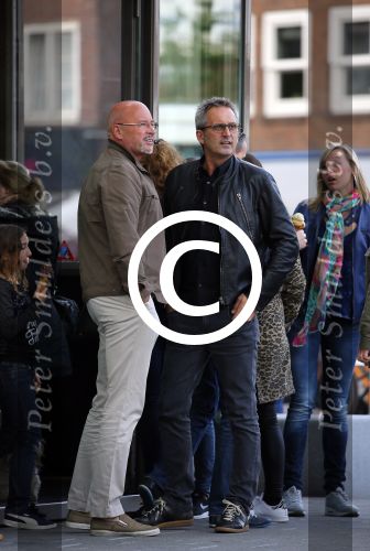 Amsterdam 17 mei 2015
Amanda Beekman en haar vriend Harrie Kolen gaan ijsje eten met Yasmijn Michelle en Achilles Krabbe en met Kees en Marja Beekman (ouders)