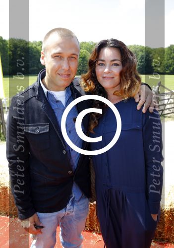 Amsterdam 10 juni 2015
Premiere Apenstreken bij kinderboederij in amsterdamse bos met oa Yvon Jaspers en Kim Lian v d Meij. Kim Lian v d Meij met man Daniel en kinderen