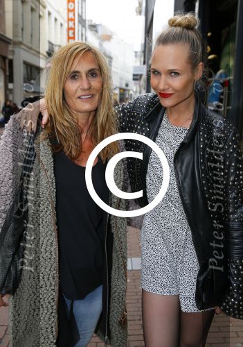 Amsterdam 6 mei 2015 
Presentatie nieuwe parfum van Cloe bij ici paris op de kalverstraat.
Kimberly Klaver met moeder