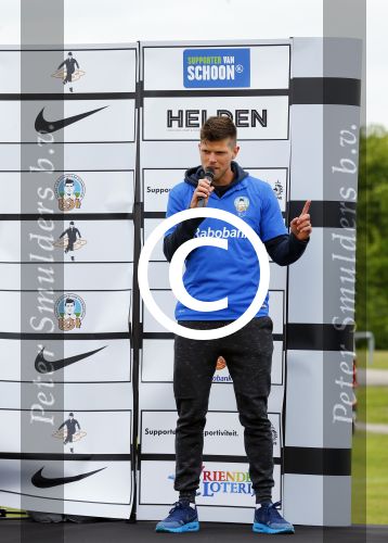 Arnhem 31 mei 2015
Voetbalclinic Klaas jan Huntelaar foundation op Papendal. Ook Enzo Knol en zijn vriendin Dee v d Zeeuw waren ook aanwezig.