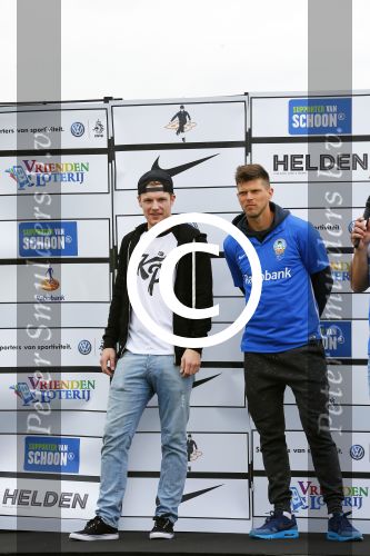 Arnhem 31 mei 2015
Voetbalclinic Klaas jan Huntelaar foundation op Papendal. Ook Enzo Knol en zijn vriendin Dee v d Zeeuw waren ook aanwezig.