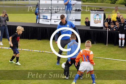 Arnhem 31 mei 2015
Voetbalclinic Klaas jan Huntelaar foundation op Papendal. Ook Enzo Knol en zijn vriendin Dee v d Zeeuw waren ook aanwezig.