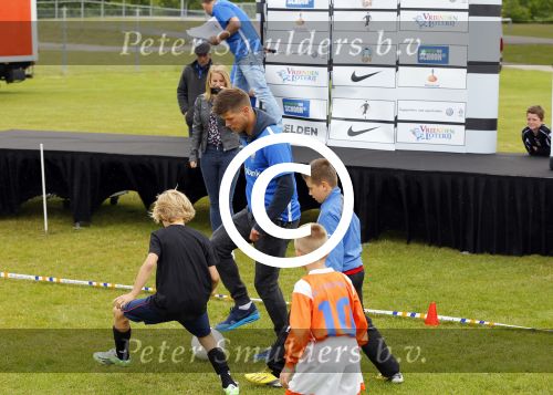 Arnhem 31 mei 2015
Voetbalclinic Klaas jan Huntelaar foundation op Papendal. Ook Enzo Knol en zijn vriendin Dee v d Zeeuw waren ook aanwezig.