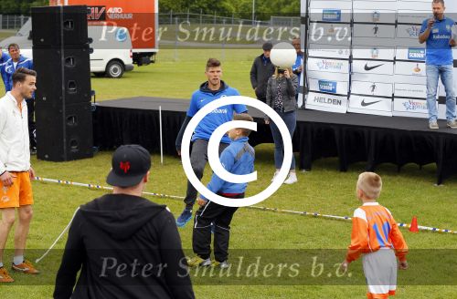 Arnhem 31 mei 2015
Voetbalclinic Klaas jan Huntelaar foundation op Papendal. Ook Enzo Knol en zijn vriendin Dee v d Zeeuw waren ook aanwezig.