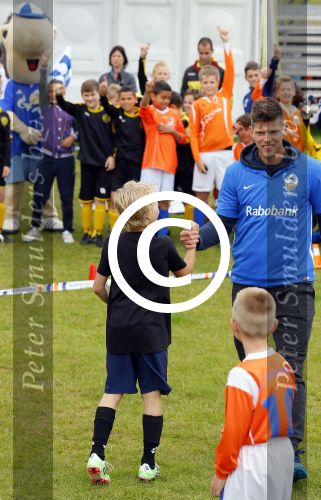 Arnhem 31 mei 2015
Voetbalclinic Klaas jan Huntelaar foundation op Papendal. Ook Enzo Knol en zijn vriendin Dee v d Zeeuw waren ook aanwezig.