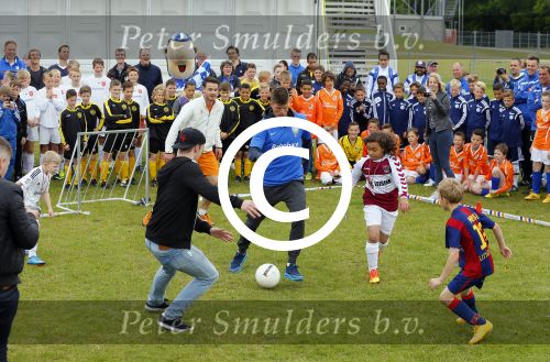 Arnhem 31 mei 2015
Voetbalclinic Klaas jan Huntelaar foundation op Papendal. Ook Enzo Knol en zijn vriendin Dee v d Zeeuw waren ook aanwezig.