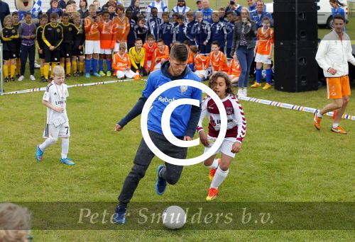 Arnhem 31 mei 2015
Voetbalclinic Klaas jan Huntelaar foundation op Papendal. Ook Enzo Knol en zijn vriendin Dee v d Zeeuw waren ook aanwezig.