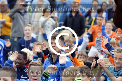 Arnhem 31 mei 2015
Voetbalclinic Klaas jan Huntelaar foundation op Papendal. Ook Enzo Knol en zijn vriendin Dee v d Zeeuw waren ook aanwezig.