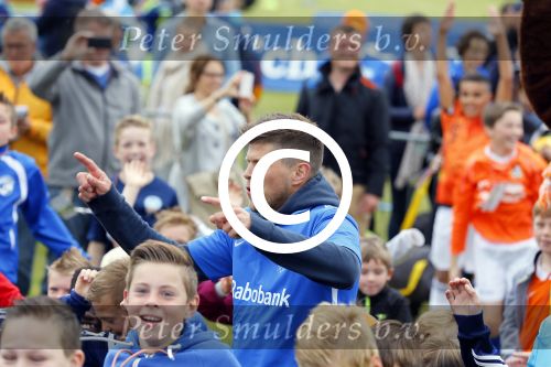 Arnhem 31 mei 2015
Voetbalclinic Klaas jan Huntelaar foundation op Papendal. Ook Enzo Knol en zijn vriendin Dee v d Zeeuw waren ook aanwezig.
