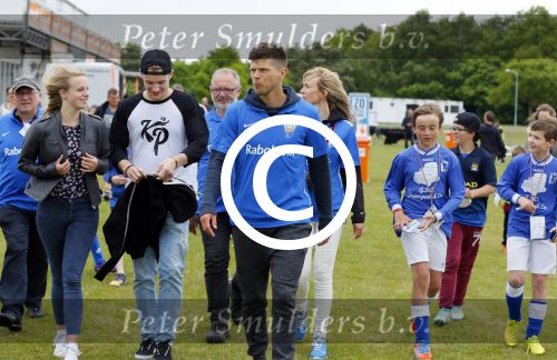 Arnhem 31 mei 2015
Voetbalclinic Klaas jan Huntelaar foundation op Papendal. Ook Enzo Knol en zijn vriendin Dee v d Zeeuw waren ook aanwezig.