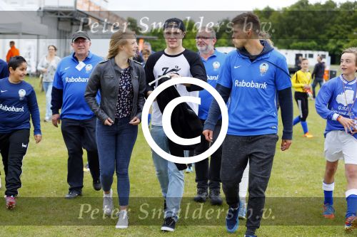 Arnhem 31 mei 2015
Voetbalclinic Klaas jan Huntelaar foundation op Papendal. Ook Enzo Knol en zijn vriendin Dee v d Zeeuw waren ook aanwezig.