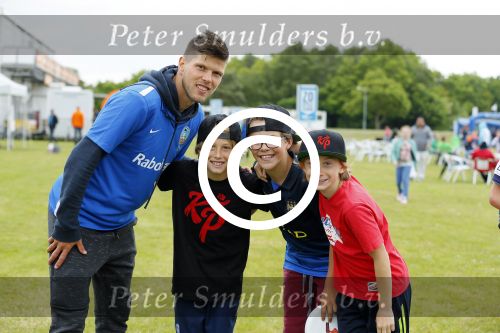 Arnhem 31 mei 2015
Voetbalclinic Klaas jan Huntelaar foundation op Papendal. Ook Enzo Knol en zijn vriendin Dee v d Zeeuw waren ook aanwezig.