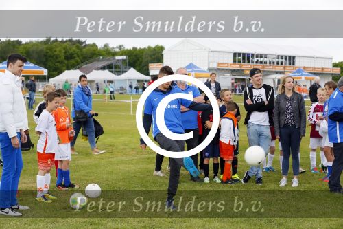 Arnhem 31 mei 2015
Voetbalclinic Klaas jan Huntelaar foundation op Papendal. Ook Enzo Knol en zijn vriendin Dee v d Zeeuw waren ook aanwezig.