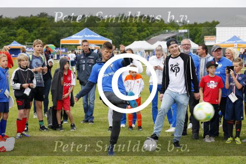 Arnhem 31 mei 2015
Voetbalclinic Klaas jan Huntelaar foundation op Papendal. Ook Enzo Knol en zijn vriendin Dee v d Zeeuw waren ook aanwezig.