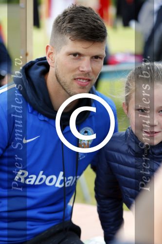 Arnhem 31 mei 2015
Voetbalclinic Klaas jan Huntelaar foundation op Papendal. Ook Enzo Knol en zijn vriendin Dee v d Zeeuw waren ook aanwezig.