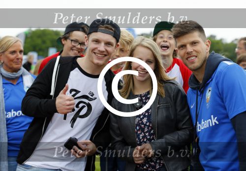 Arnhem 31 mei 2015
Voetbalclinic Klaas jan Huntelaar foundation op Papendal. Ook Enzo Knol en zijn vriendin Dee v d Zeeuw waren ook aanwezig.