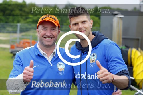 Arnhem 31 mei 2015
Voetbalclinic Klaas jan Huntelaar foundation op Papendal. Ook Enzo Knol en zijn vriendin Dee v d Zeeuw waren ook aanwezig.