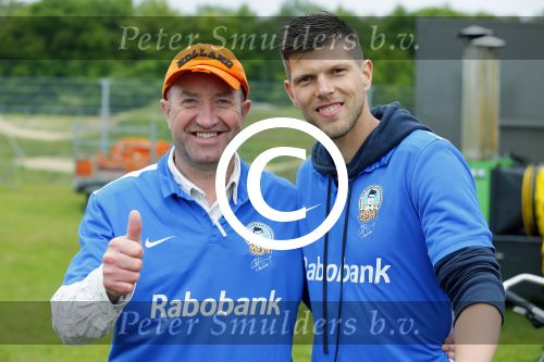 Arnhem 31 mei 2015
Voetbalclinic Klaas jan Huntelaar foundation op Papendal. Ook Enzo Knol en zijn vriendin Dee v d Zeeuw waren ook aanwezig.