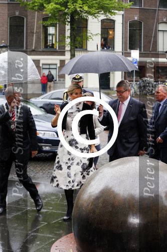 Utrecht 18 mei 2015
Koningin Maxima arriveert in haar audi A8 bij de prins Claus Leerstoel in Utrecht.