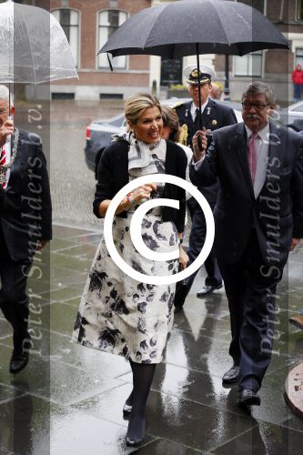Utrecht 18 mei 2015
Koningin Maxima arriveert in haar audi A8 bij de prins Claus Leerstoel in Utrecht.