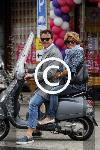 Amsterdam 22 mei 2015  
Leco v Zadelhoff en Christine Kroonenberg op vespa scooter