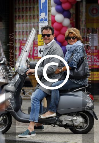 Amsterdam 22 mei 2015  
Leco v Zadelhoff en Christine Kroonenberg op vespa scooter