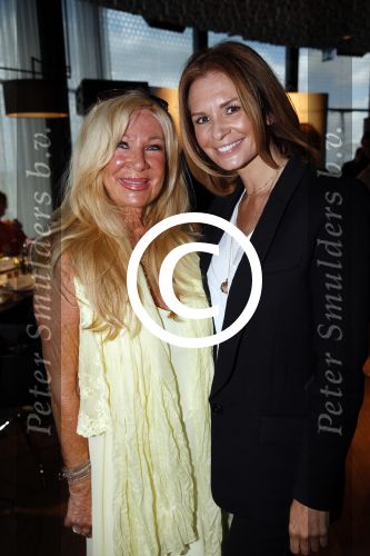 Amsterdam 8 juni 2015
Lunch georganiseerd door Betty de Groot in het Fletscher Hotel aan de A2. Leontine Borsato met Mary Borsato