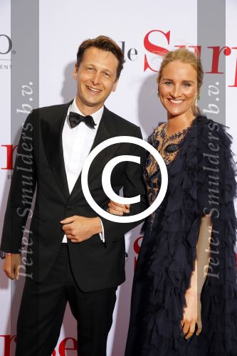 Amsterdam 18 mei 2015
Premiere de surprise van Mike v Diem met in de hoofdrollen Georgina Verbaan en Jeroen v Koningsbrugge. De premiere was in Tuschinski. Lieke v Lexmond met vriend Bas v Veggel
