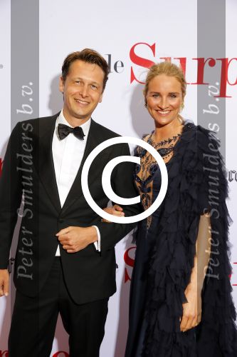 Amsterdam 18 mei 2015
Premiere de surprise van Mike v Diem met in de hoofdrollen Georgina Verbaan en Jeroen v Koningsbrugge. De premiere was in Tuschinski. Lieke v Lexmond met vriend Bas v Veggel