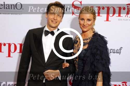 Amsterdam 18 mei 2015
Premiere de surprise van Mike v Diem met in de hoofdrollen Georgina Verbaan en Jeroen v Koningsbrugge. De premiere was in Tuschinski. Lieke v Lexmond met vriend Bas v Veggel