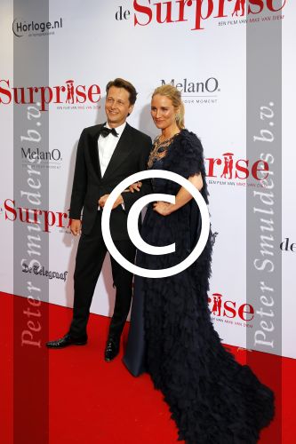 Amsterdam 18 mei 2015
Premiere de surprise van Mike v Diem met in de hoofdrollen Georgina Verbaan en Jeroen v Koningsbrugge. De premiere was in Tuschinski. Lieke v Lexmond met vriend Bas v Veggel