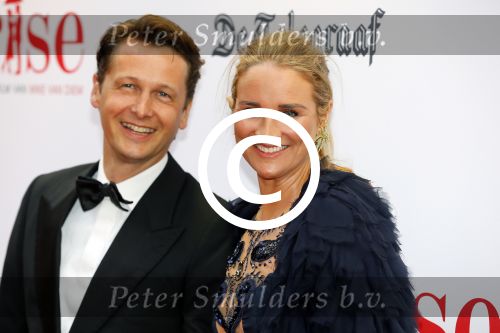 Amsterdam 18 mei 2015
Premiere de surprise van Mike v Diem met in de hoofdrollen Georgina Verbaan en Jeroen v Koningsbrugge. De premiere was in Tuschinski. Lieke v Lexmond met vriend Bas v Veggel