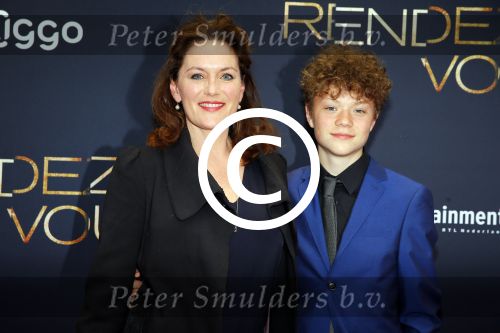 Amsterdam 1 juni 2015
Fajah Lourens met haar nieuwe vriend Gijs Scheringa.Premiere Rendez Vous in het nieuwe de la mar met oa Mark v Eeuwen Loes Haverkort Peter Paul Muller en Pierre Boulanger. Maike Meijer en zoon