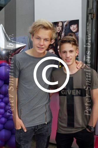 Amsterdam 11 mei 2015
Premiere Pitch perfect 2 in pathe arena.
Daan Zwierink en Rein van Duivenboden (MainStreet