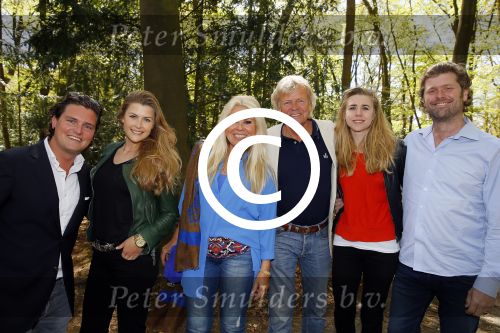 Hilversum 1 mei 2015
Boek presentatie van LUV. Marga Scheide en Jose Hoebee zijn aanwezig in de wisseloord studio\'s.
Peter Boonstra is de maker van het boek.