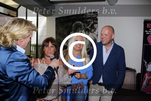 Hilversum 1 mei 2015
Boek presentatie van LUV. Marga Scheide en Jose Hoebee zijn aanwezig in de wisseloord studio\'s.
Peter Boonstra is de maker van het boek.